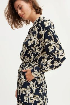 Fransa Mekko 20611092 -GUESS myymälä 2001003836892 2