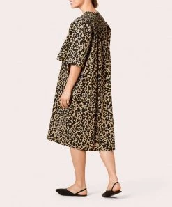 Masai Mekko Nirassa -GUESS myymälä 2001003893857 4