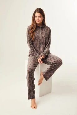 MICHA Oloasu 100-670 -GUESS myymälä 241485 0 1