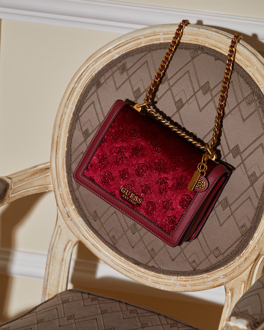 GUESS myymälä 2 GUESS myymälä -GUESS myymälä 003